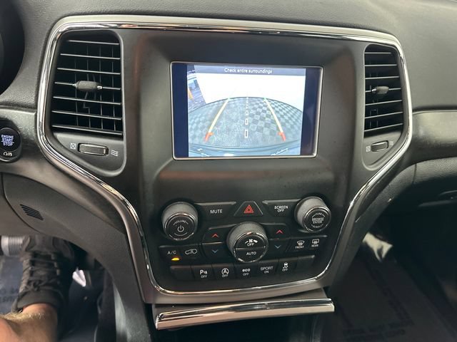 Used 2018 Jeep Grand Cherokee Laredo AWD/4WD image 9