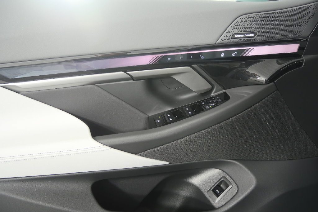 New 2027 BMW 530i w/ M Sport Package RWD image 8