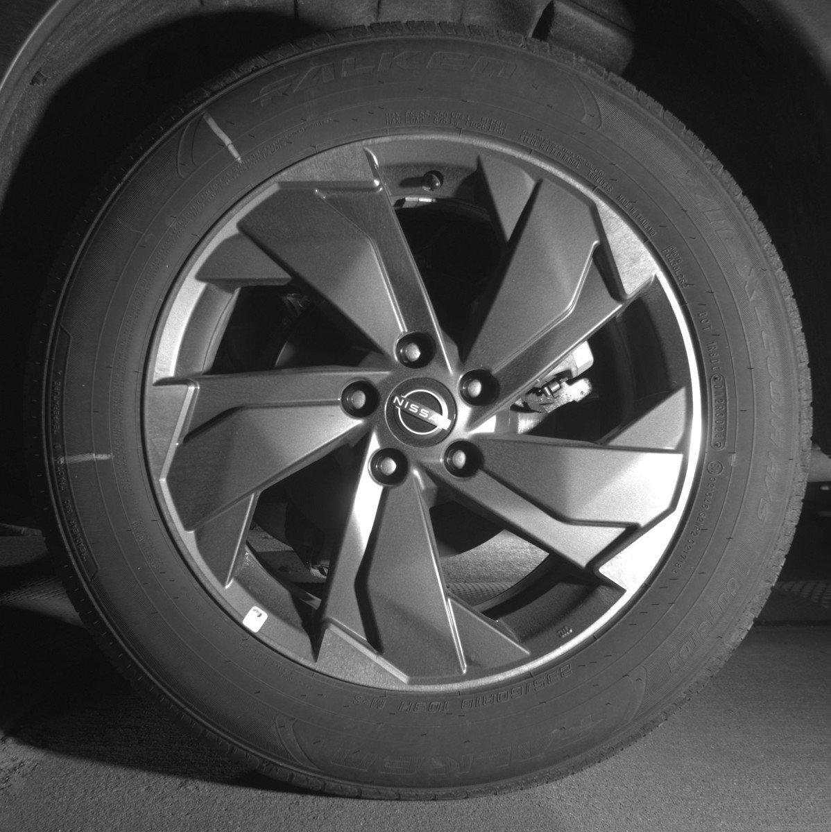 Used 2025 Nissan Rogue SV FWD image 13