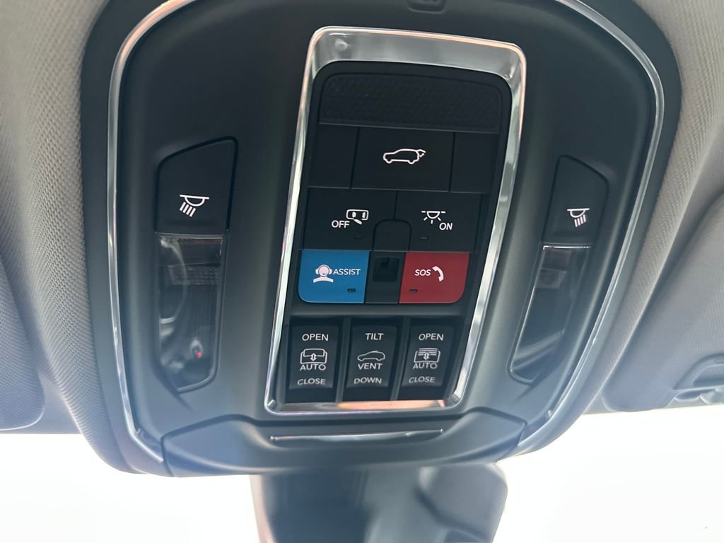 Used 2022 Jeep Grand Cherokee Limited 4xe image 31