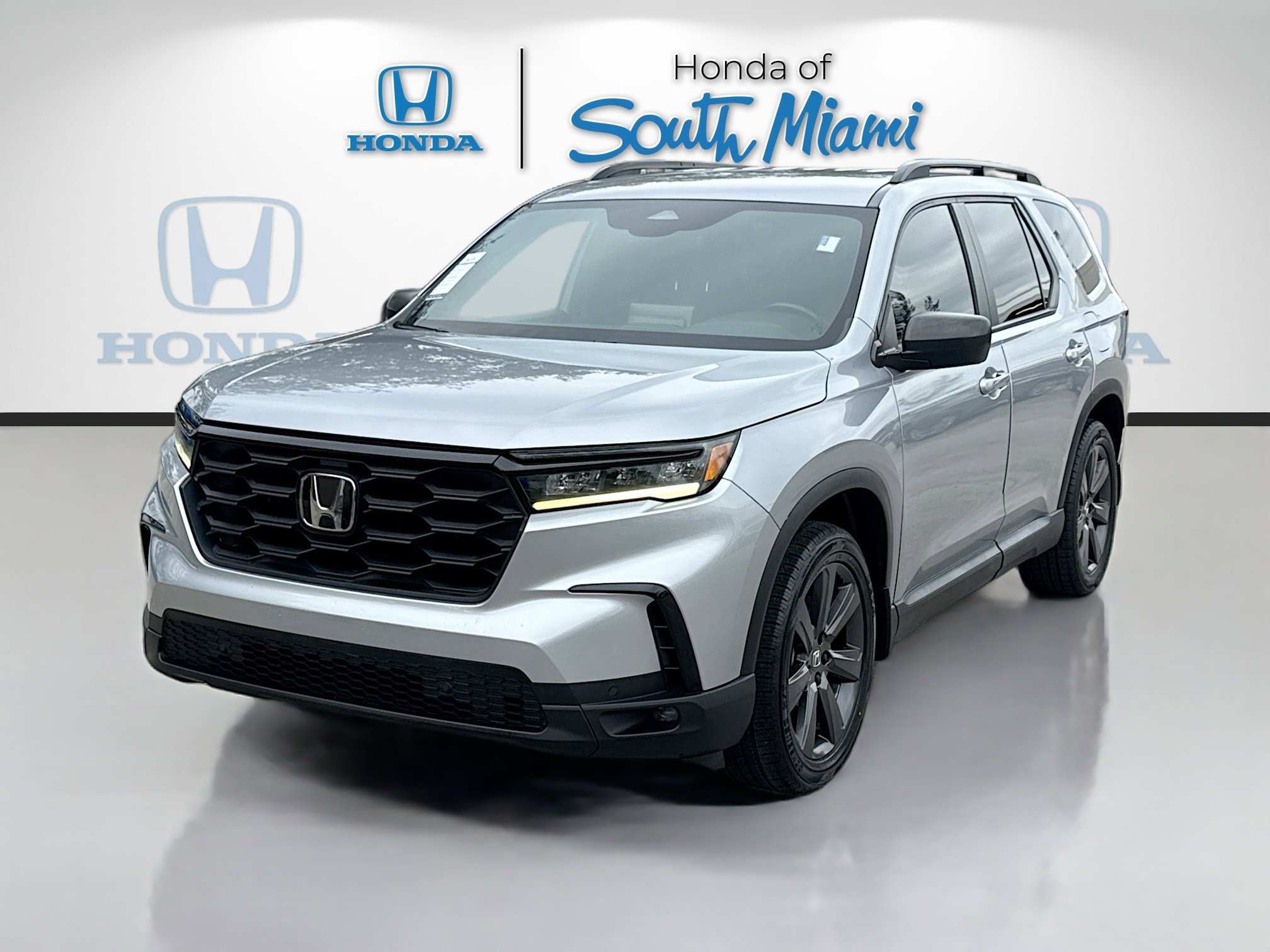 Used 2023 Honda Pilot Sport image 3