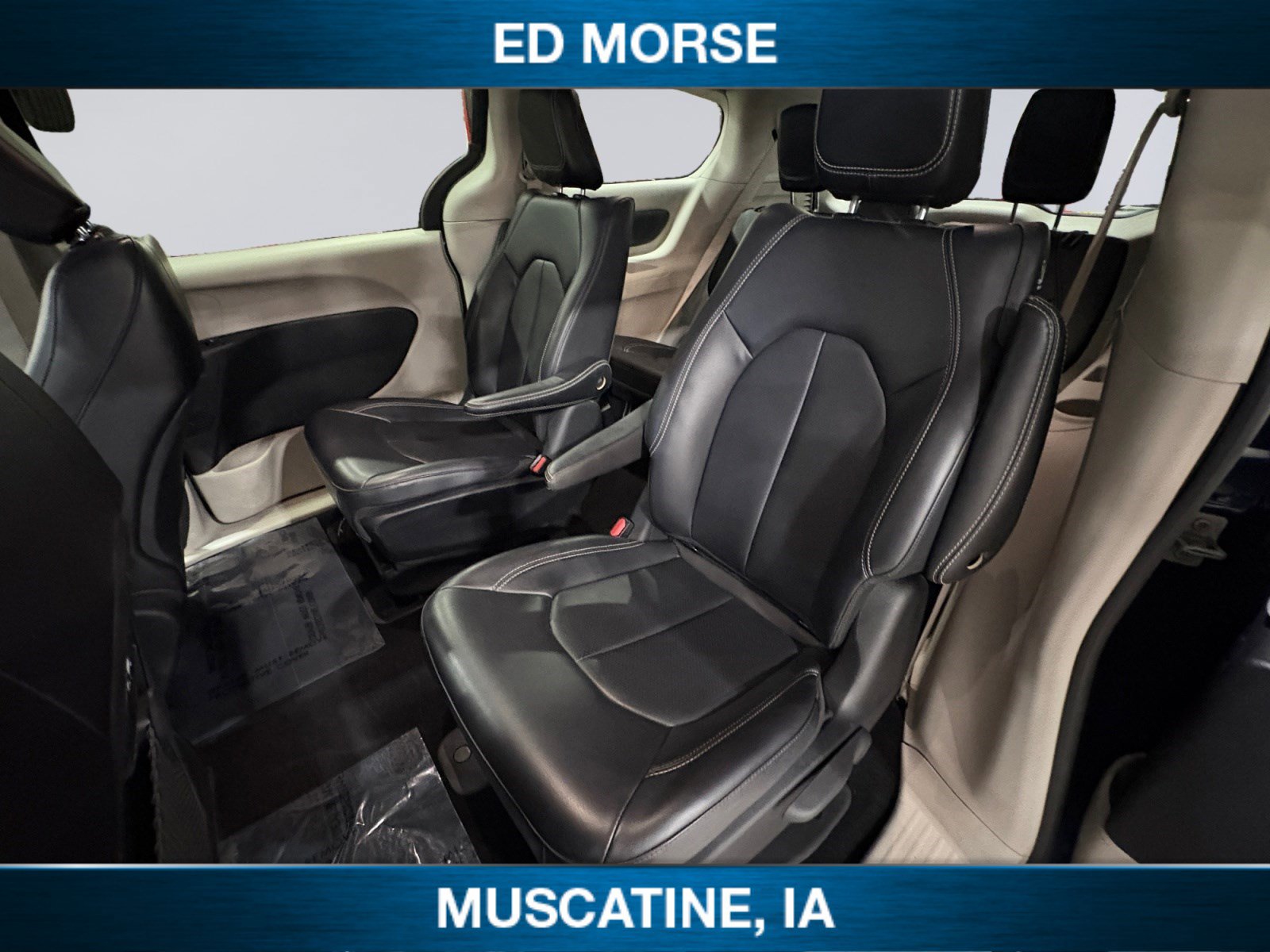 Used 2024 Chrysler Pacifica Select image 13