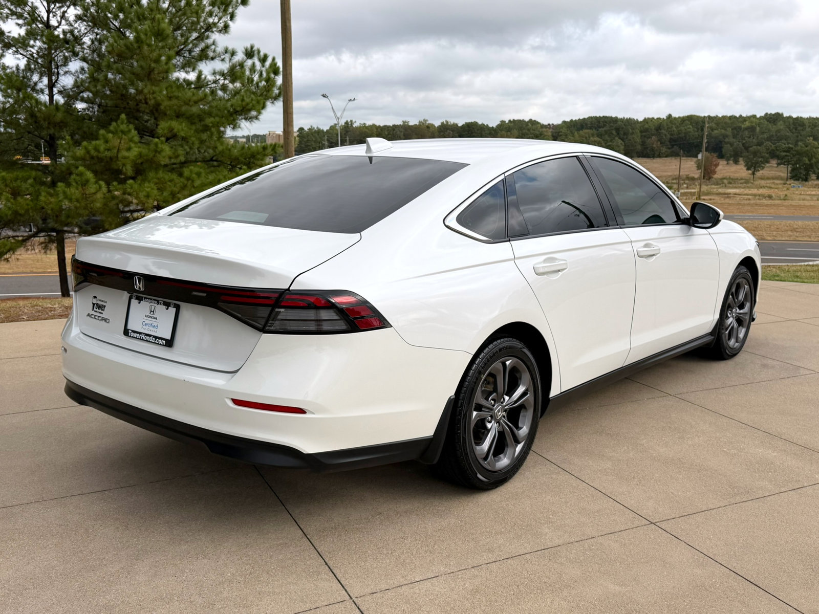 Used 2023 Honda Accord EX image 6