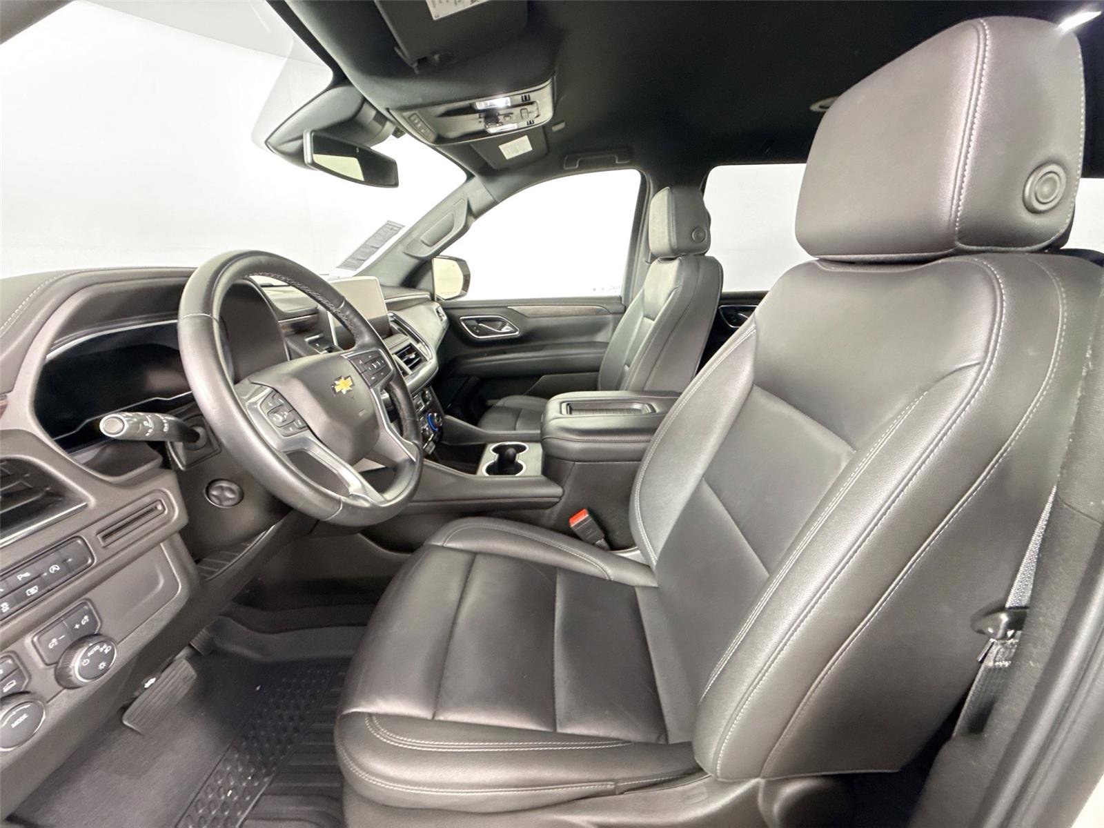 Used 2024 Chevrolet Tahoe LT w/ Luxury Package AWD/4WD image 3