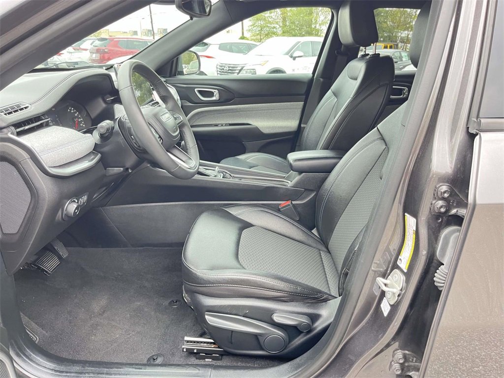 Used 2024 Jeep Compass Latitude image 23