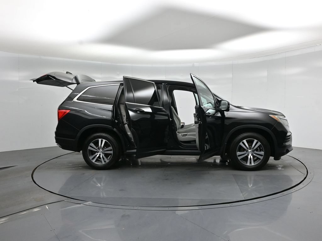 Used 2017 Honda Pilot EX image 3