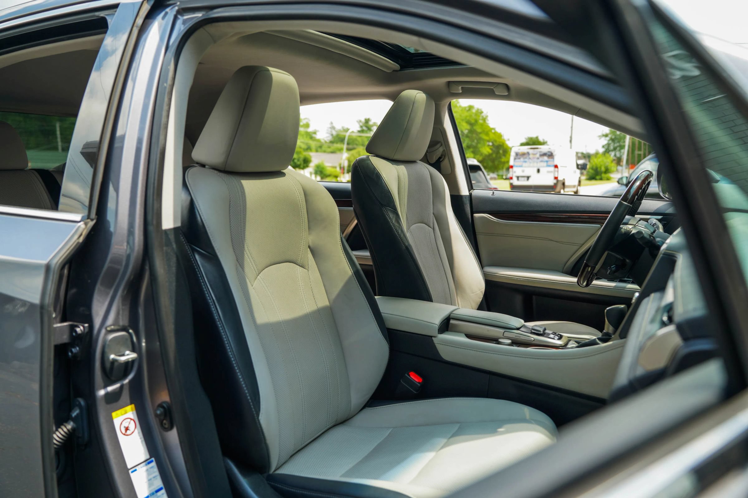 Used 2018 Lexus RX 450h AWD w/ Premium Package image 28