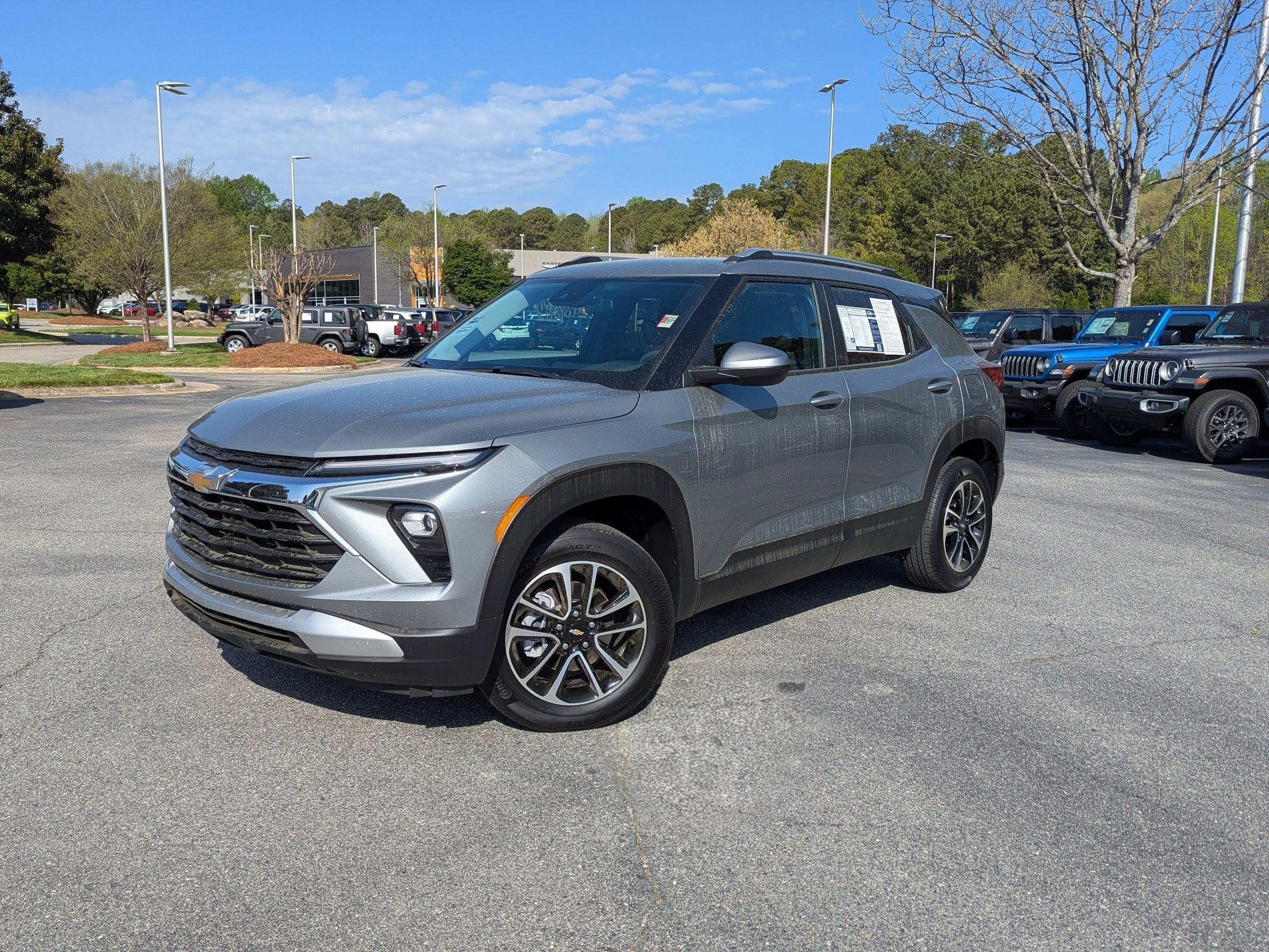 Used 2025 Chevrolet TrailBlazer LT image 1