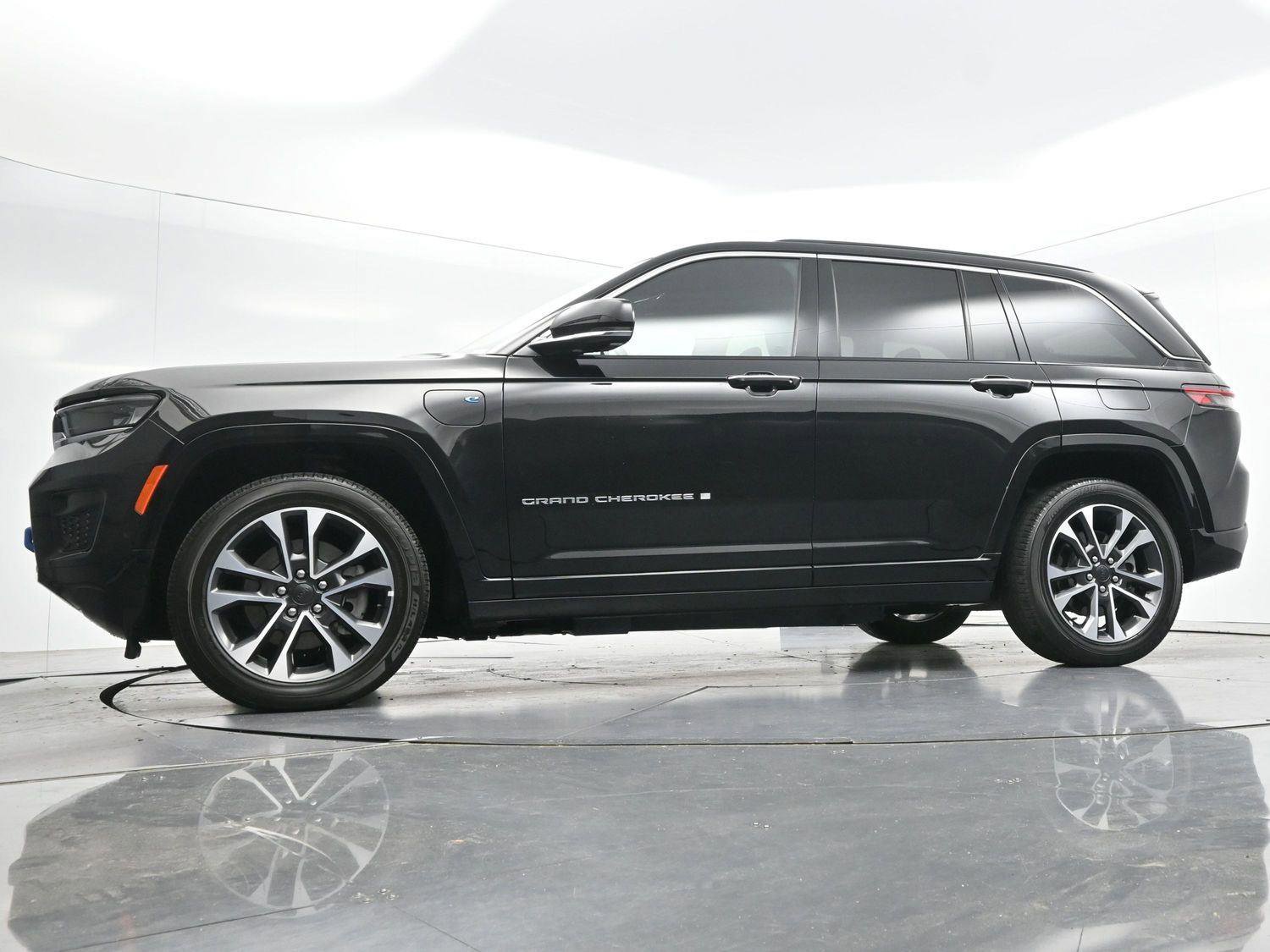 Used 2022 Jeep Grand Cherokee Overland AWD/4WD image 52