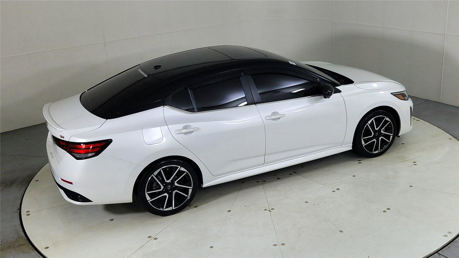 Certified 2025 Nissan Sentra SR w/ SR Premium Package image 23