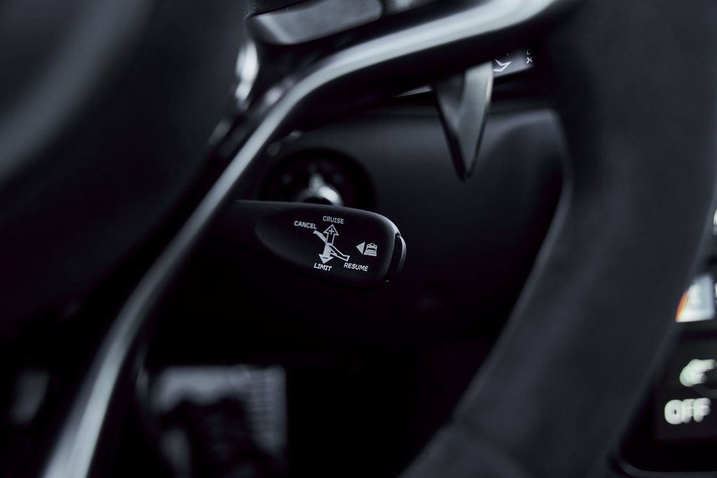 Used 2023 McLaren Artura RWD image 57