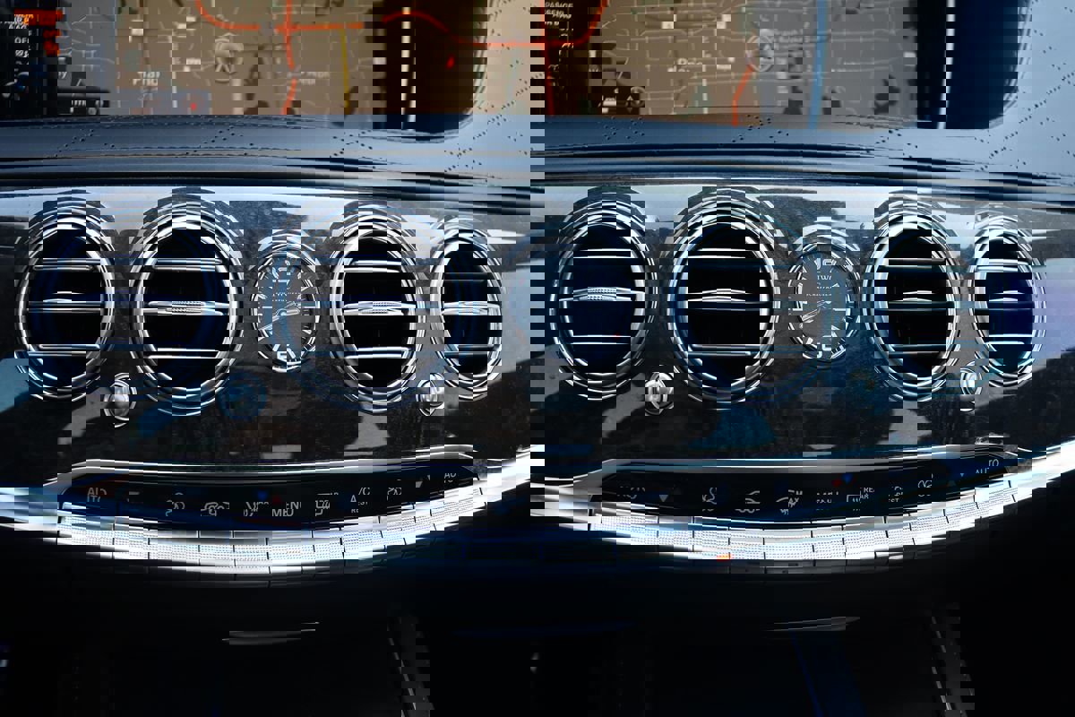 Used 2015 Mercedes-Benz S 63 AMG 4MATIC Sedan w/ Driver Assistance Package image 99