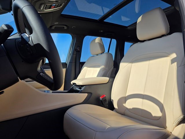 New 2025 Jeep Grand Cherokee Limited w/ Trailer Tow Package image 25