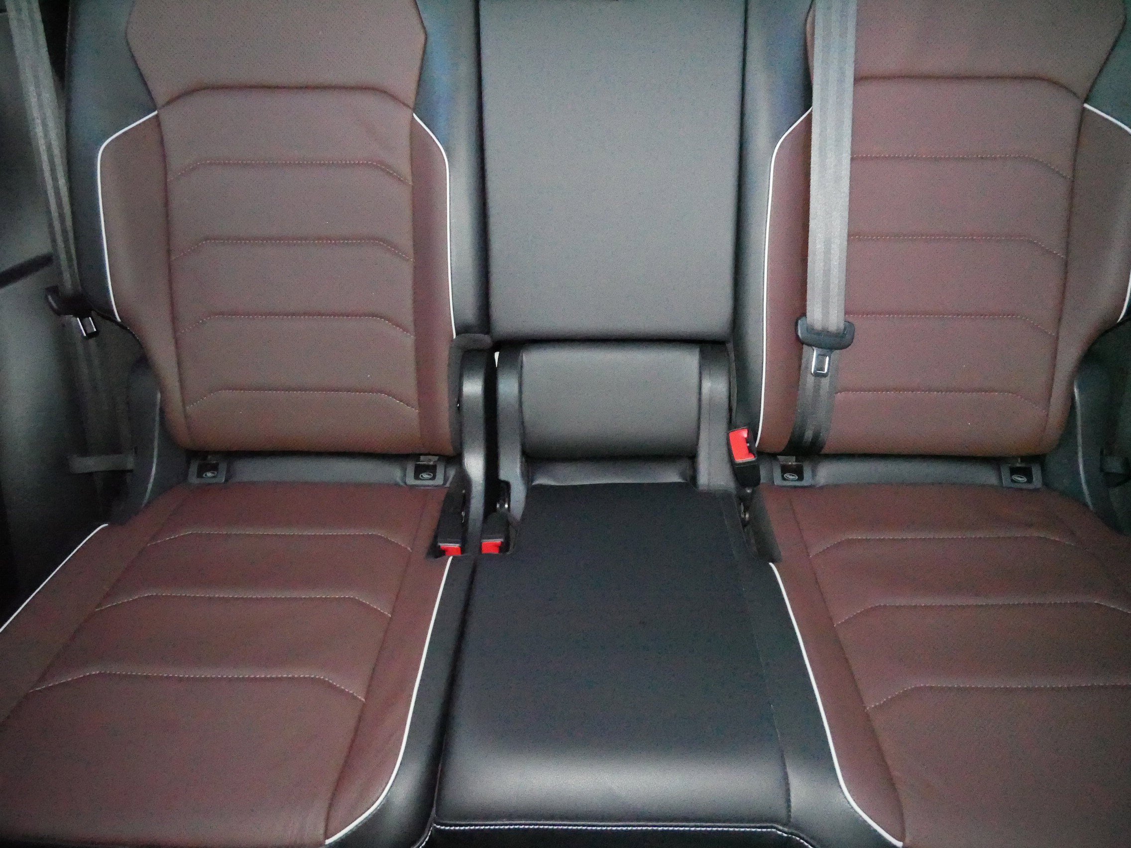 Certified 2022 Volkswagen Tiguan SEL R-Line image 13