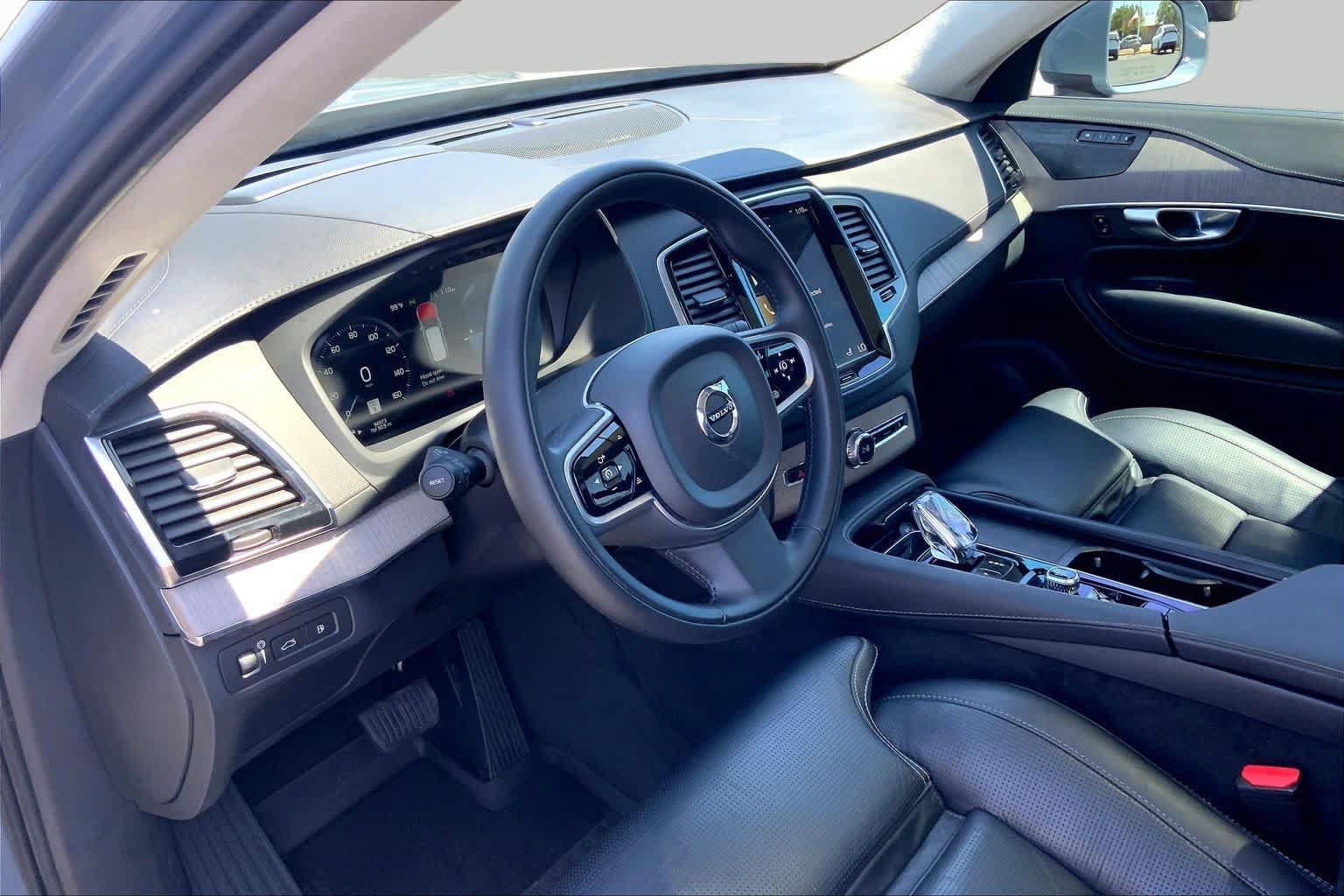 Used 2021 Volvo XC90 T8 Inscription w/ Lounge Package AWD/4WD image 18