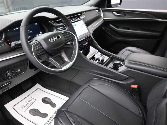 Used 2025 Jeep Grand Cherokee L Limited w/ Black Appearance Package image 18