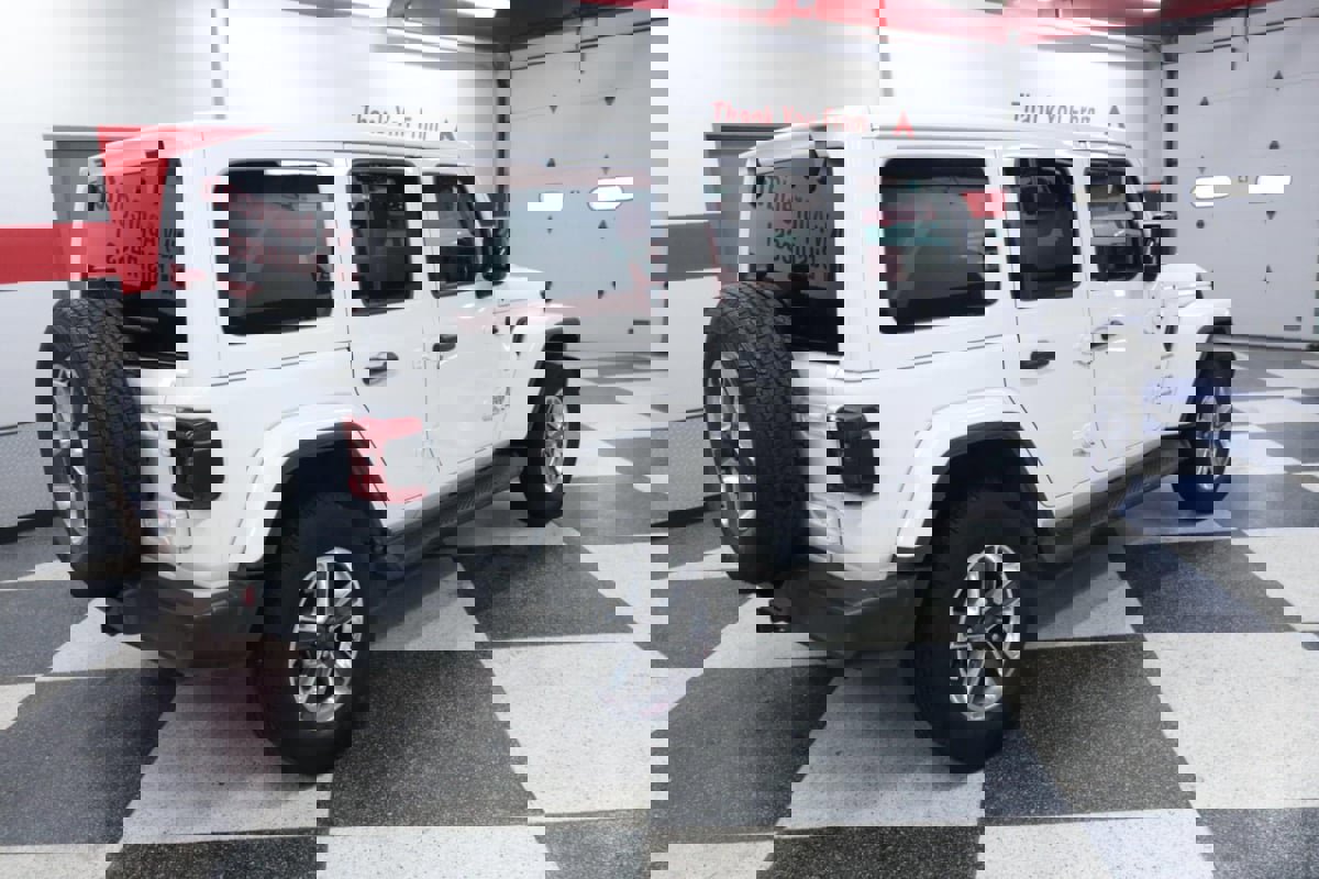 Used 2021 Jeep Wrangler Unlimited Sahara image 7