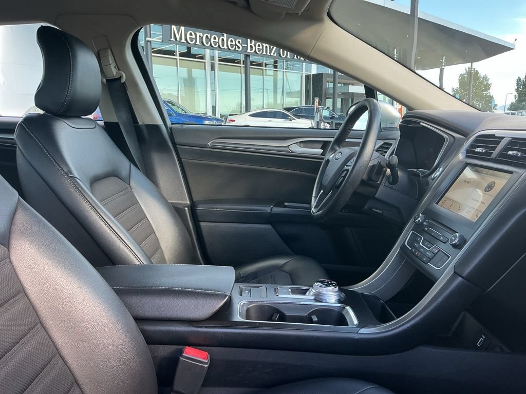 Used 2017 Ford Fusion SE w/ Equipment Group 201A FWD image 19