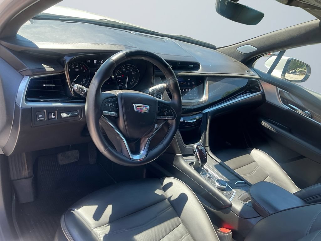 Used 2025 Cadillac XT6 Premium Luxury w/ Platinum Package AWD/4WD image 11