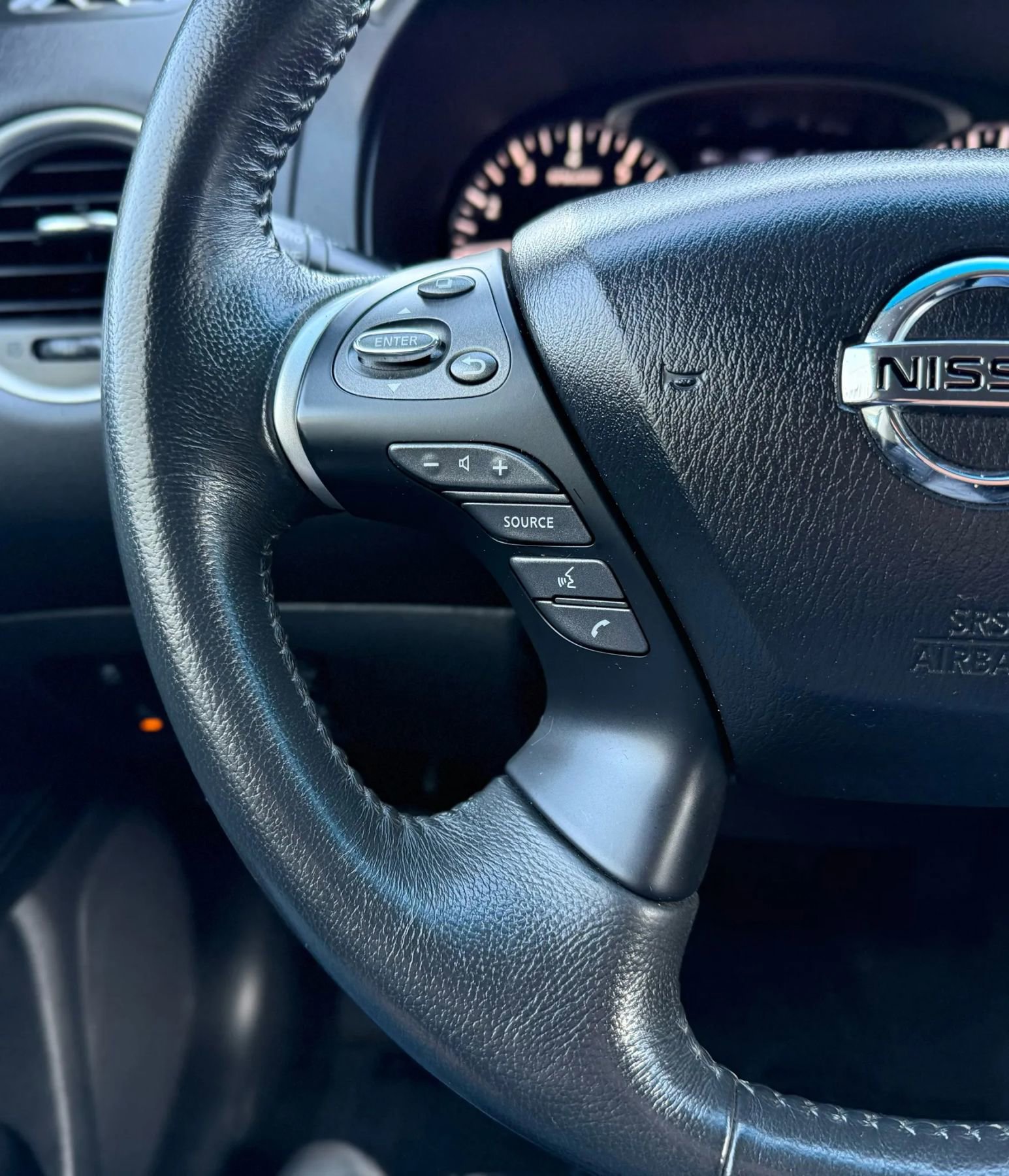 Used 2015 Nissan Pathfinder SL w/ SL Tech Package image 14