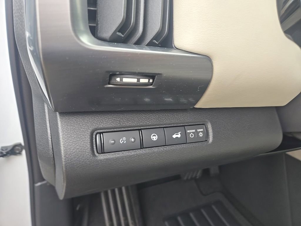 New 2026 Nissan Pathfinder SL AWD/4WD image 13