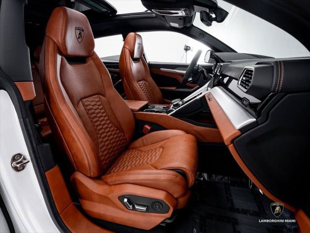 Used 2022 Lamborghini Urus AWD/4WD image 40
