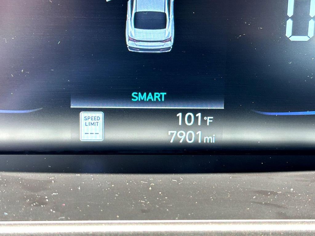 Used 2025 Hyundai Elantra Sport image 21