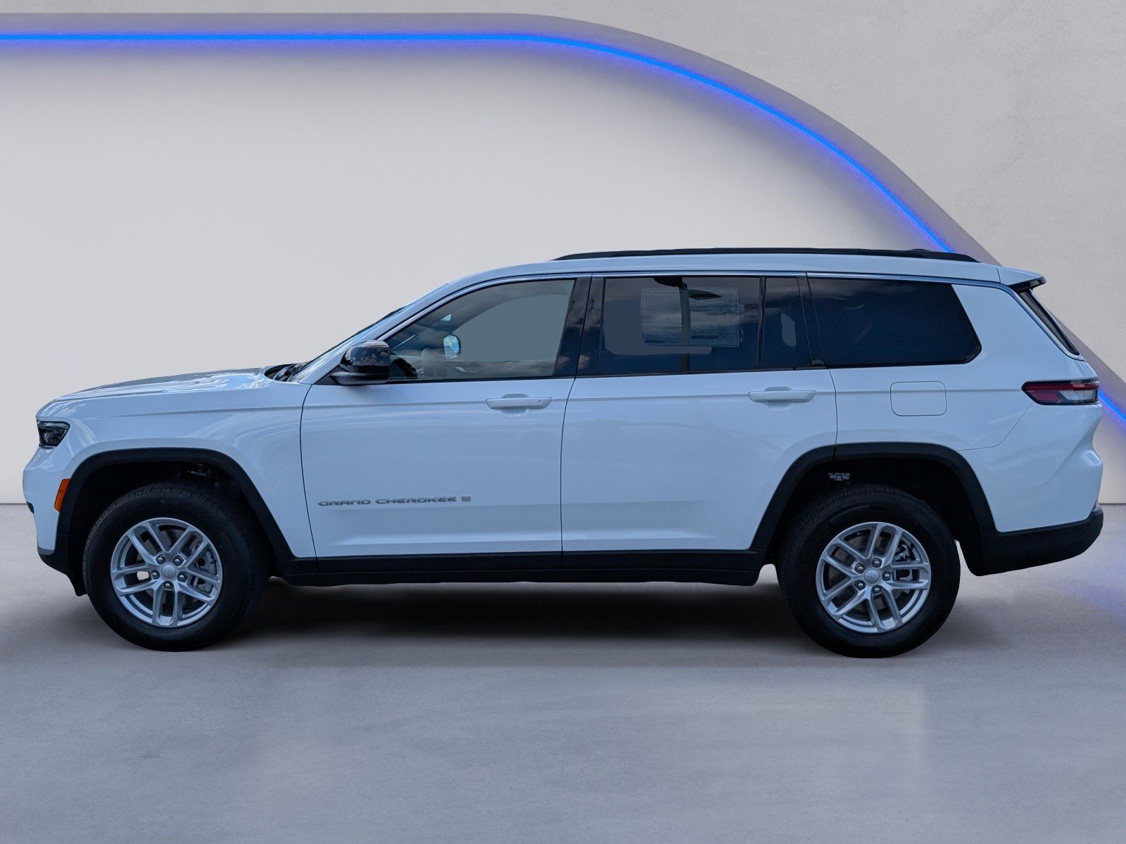 New 2025 Jeep Grand Cherokee L Laredo image 3