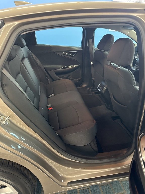 Used 2025 Chevrolet Malibu LT image 8