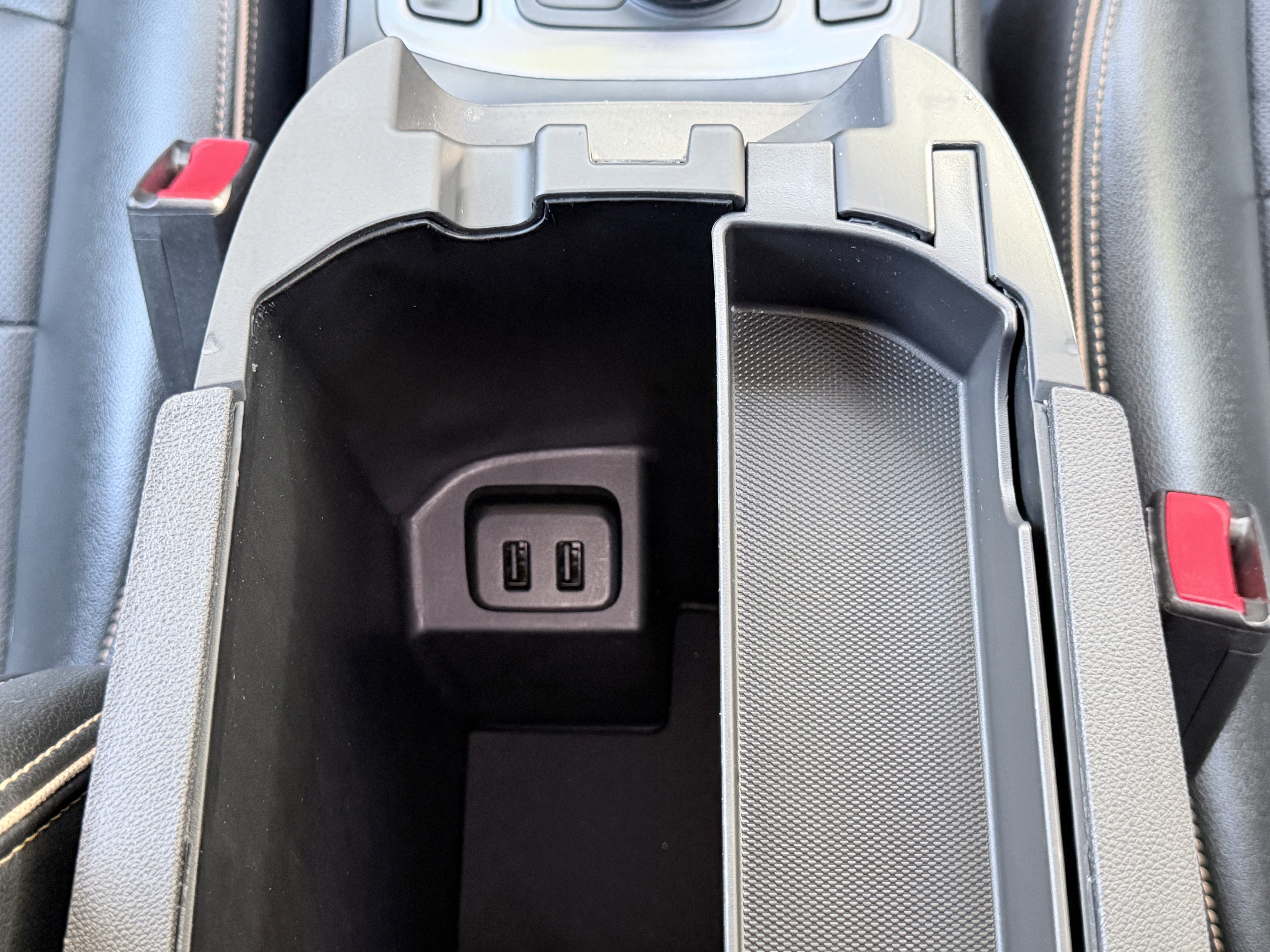 Used 2024 GMC Terrain AT4 image 27