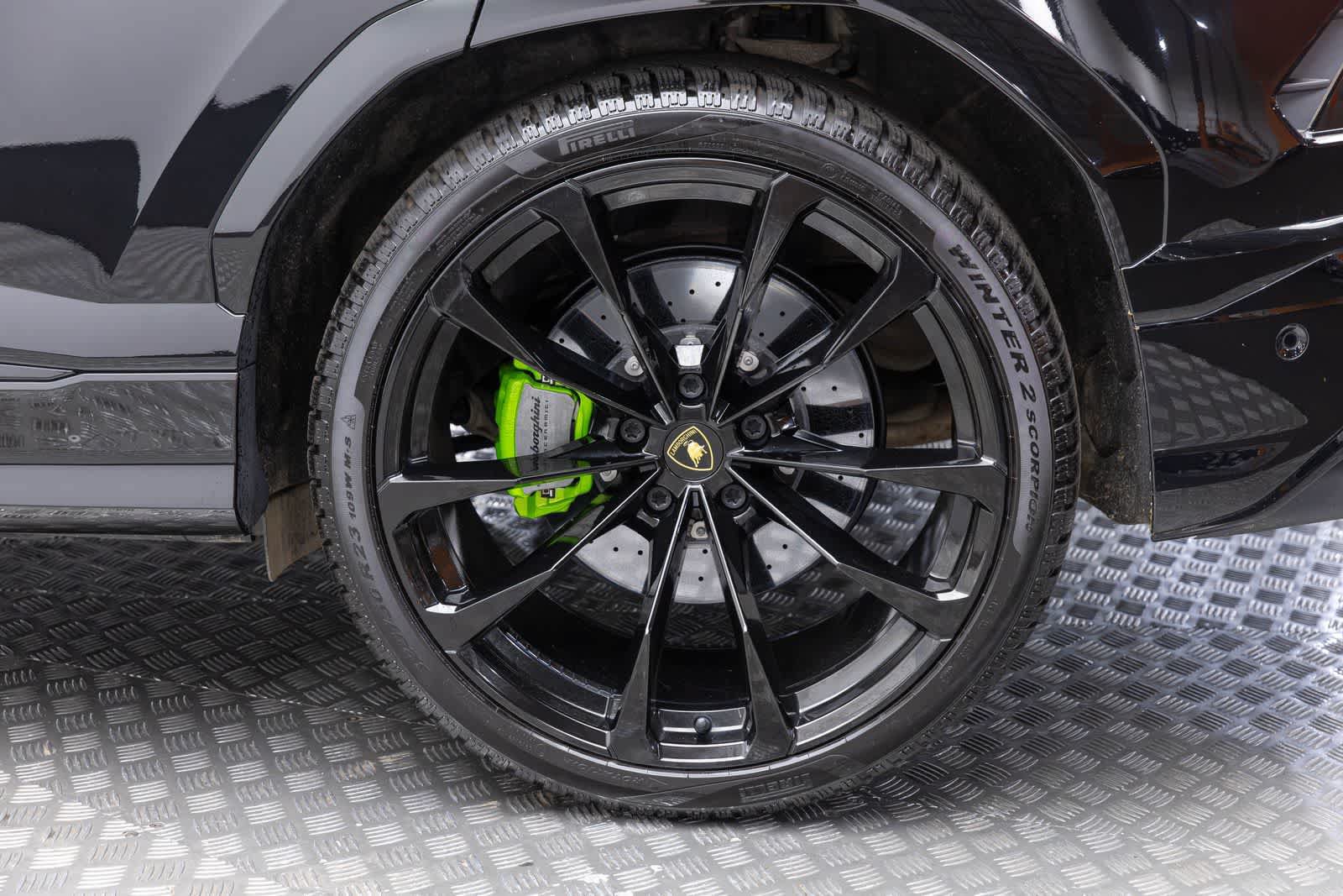 Used 2022 Lamborghini Urus AWD/4WD image 57