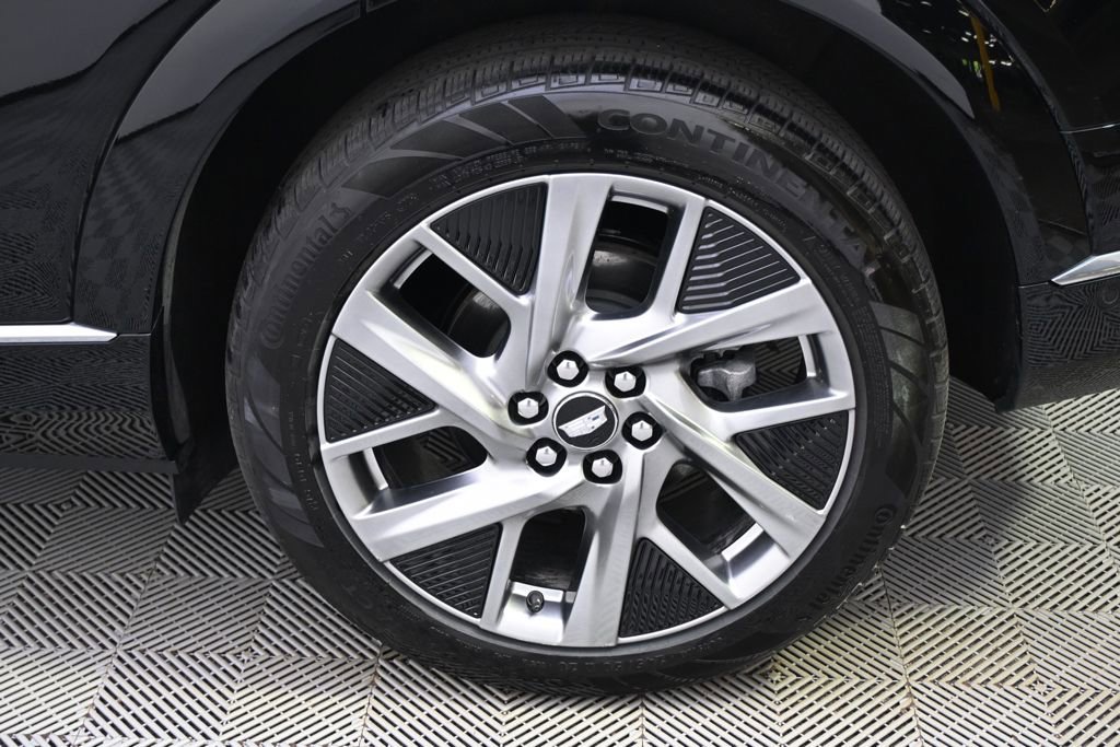 Certified 2025 Cadillac Optiq Luxury 2 w/ LPO, Floor Liner Package AWD/4WD image 20