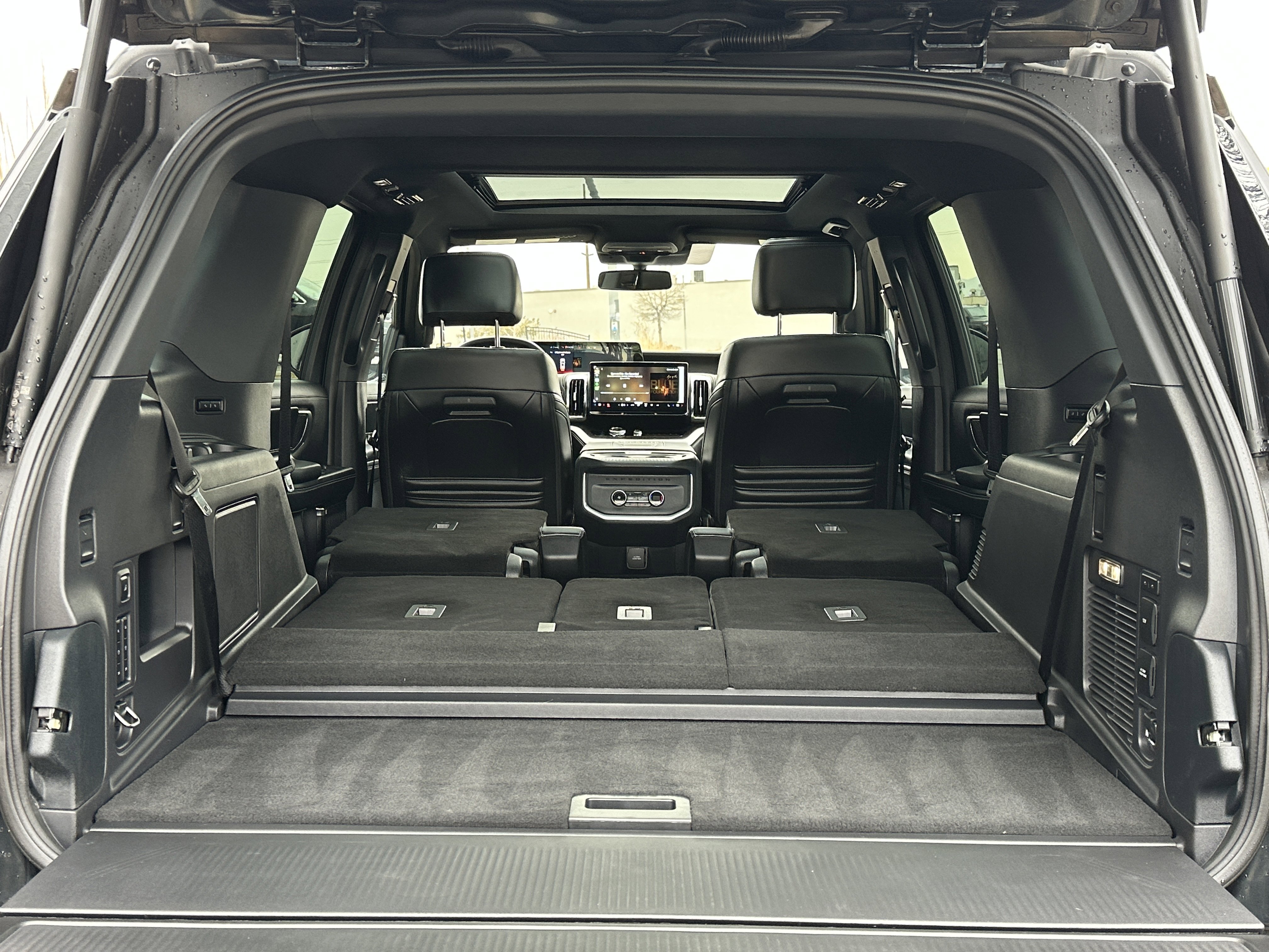 Used 2025 Ford Expedition Platinum w/ Stealth Appearance Package AWD/4WD image 33