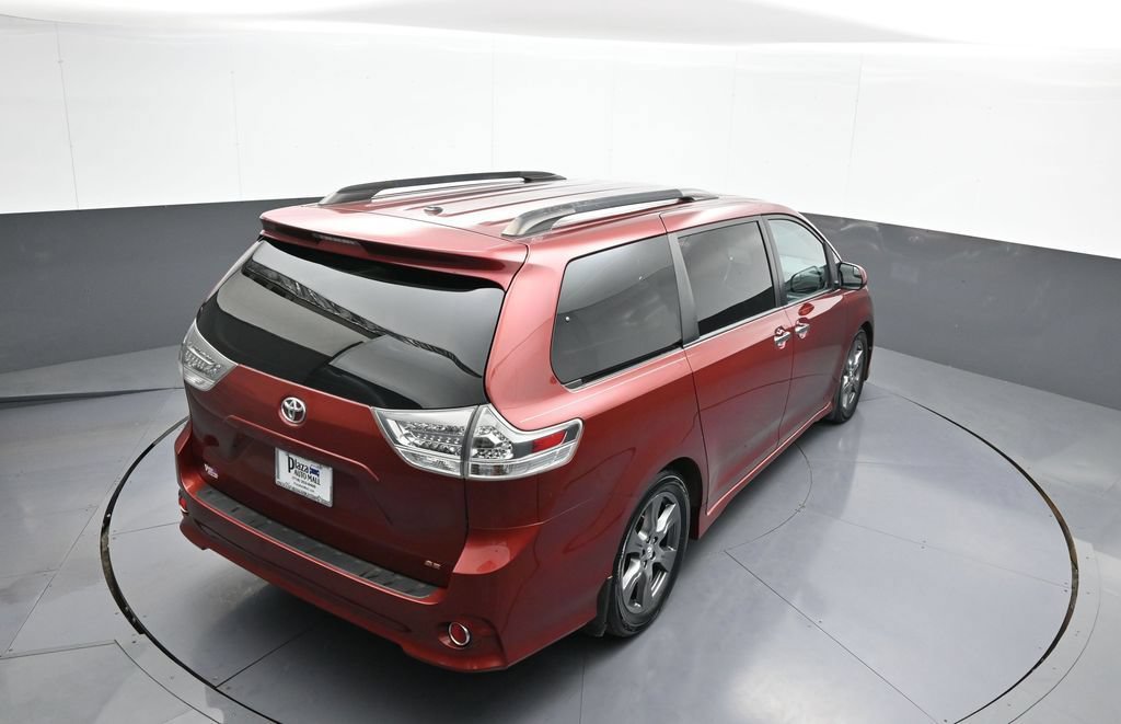 Used 2017 Toyota Sienna SE FWD image 40