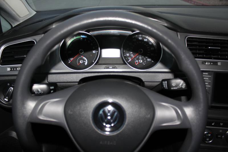 Used 2016 Volkswagen e-Golf SE FWD image 20