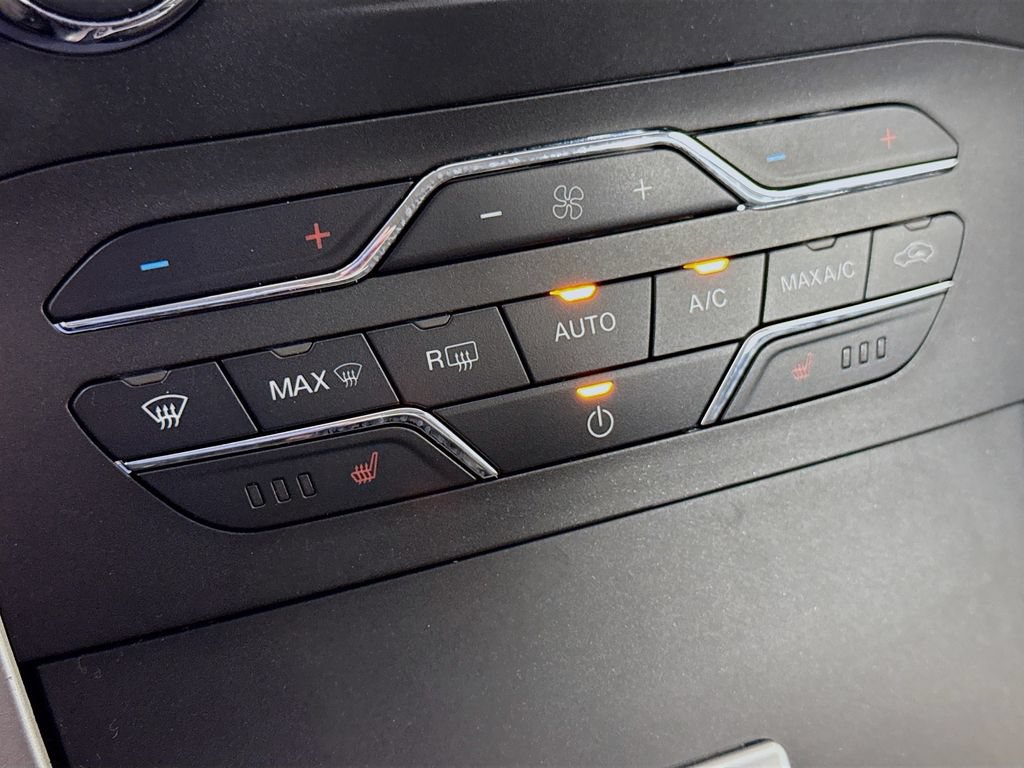 Used 2017 Ford Edge SEL w/ Equipment Group 201A FWD image 16