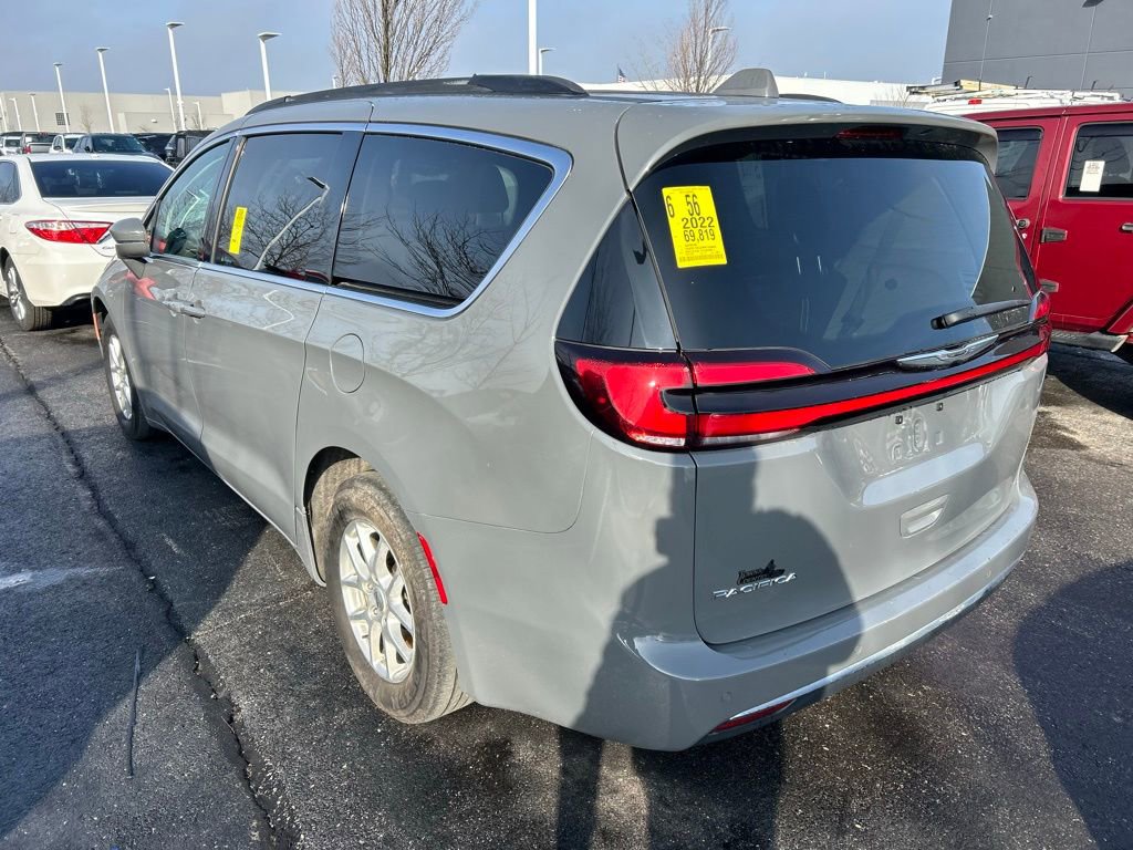 Used 2022 Chrysler Pacifica Touring-L image 3
