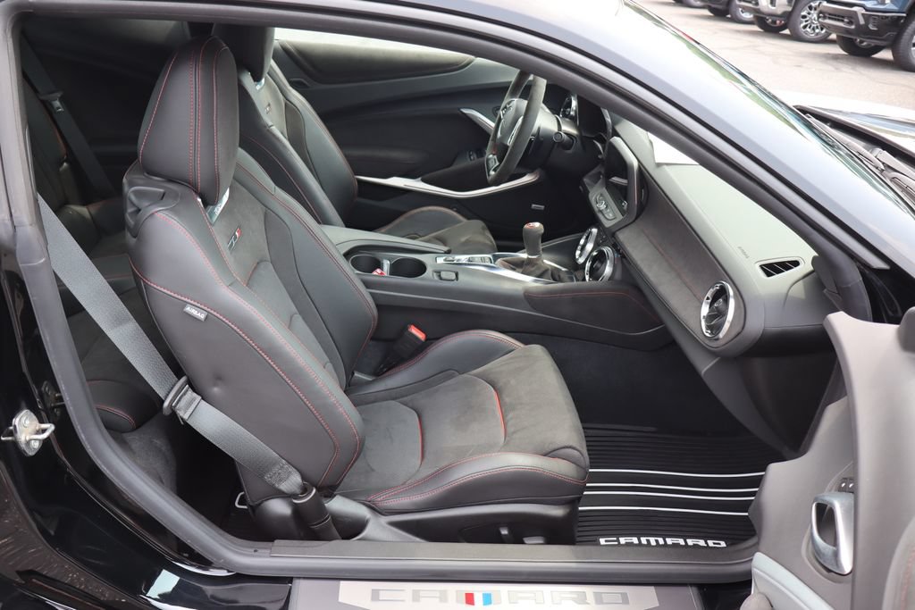 Used 2022 Chevrolet Camaro ZL1 RWD image 21
