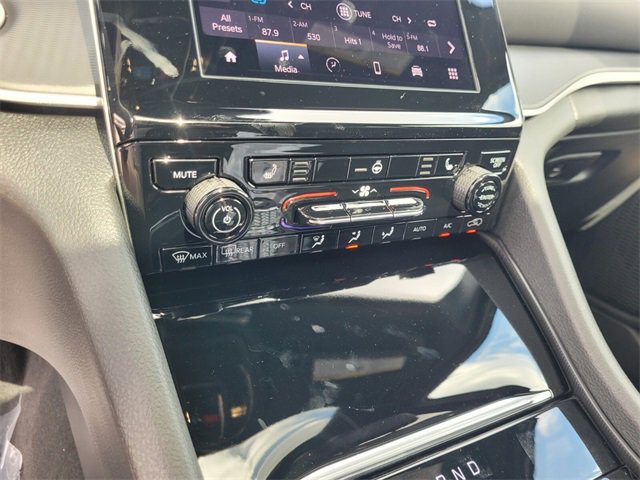 New 2025 Jeep Grand Cherokee Altitude image 26