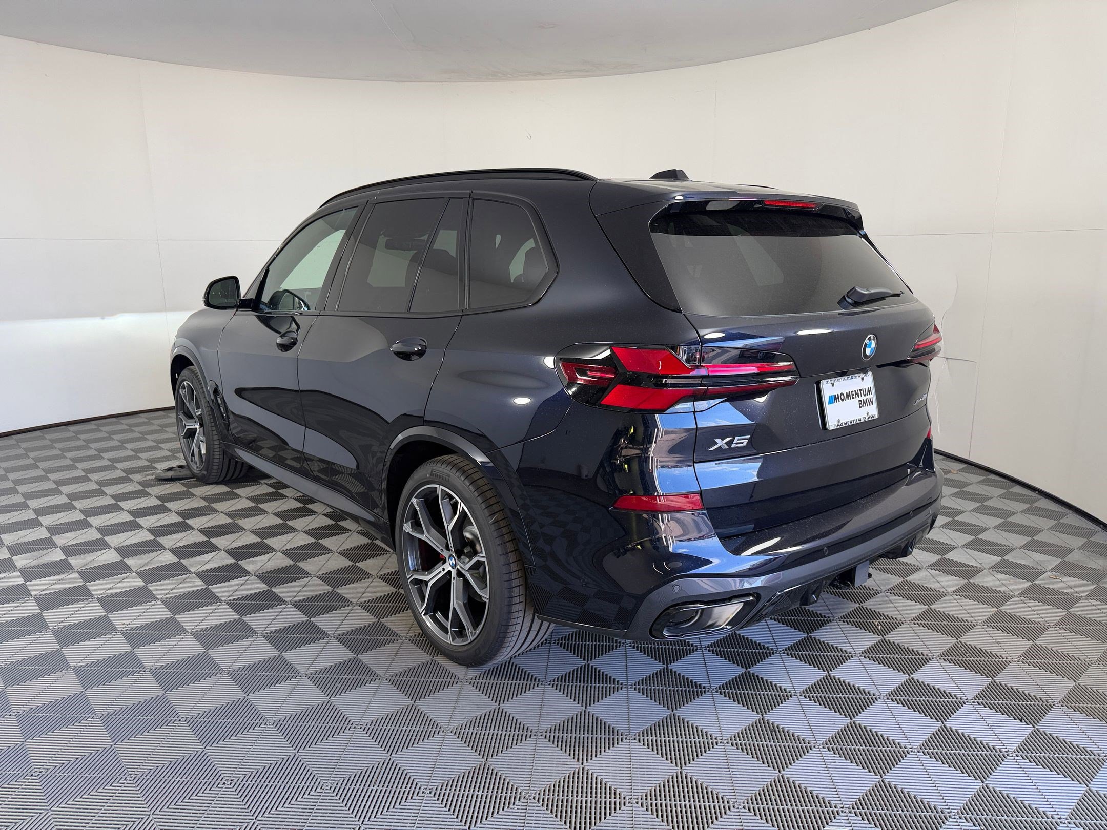New 2026 BMW X5 xDrive40i w/ M Sport Package AWD/4WD image 3