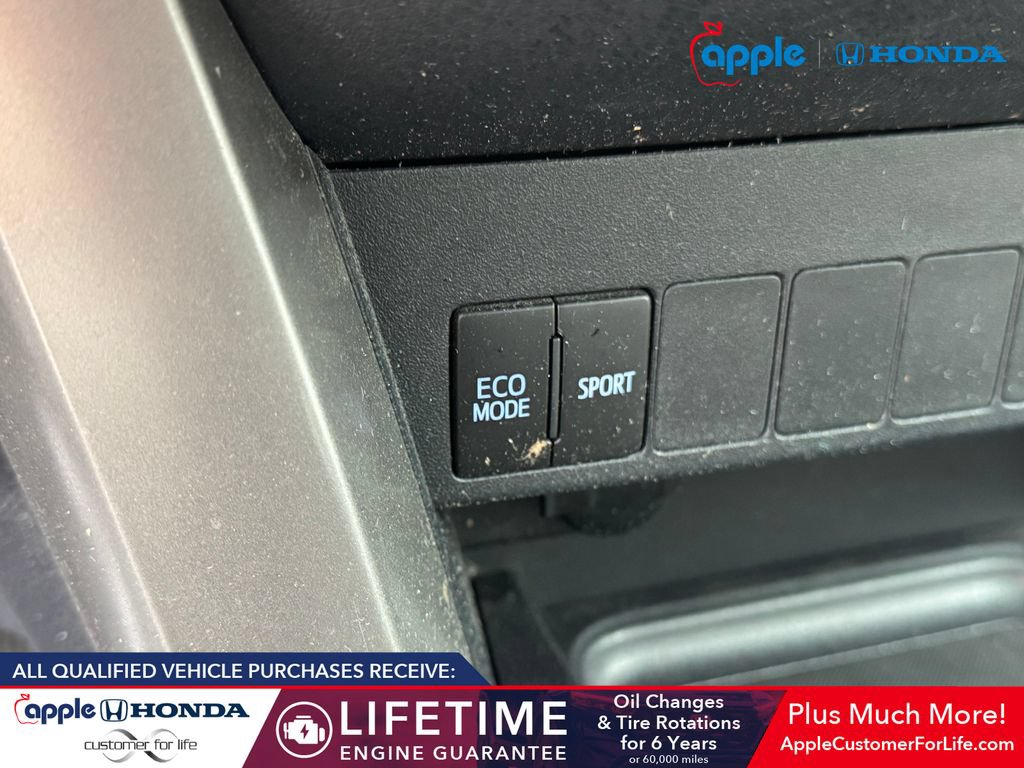 Used 2017 Toyota RAV4 XLE AWD/4WD image 25