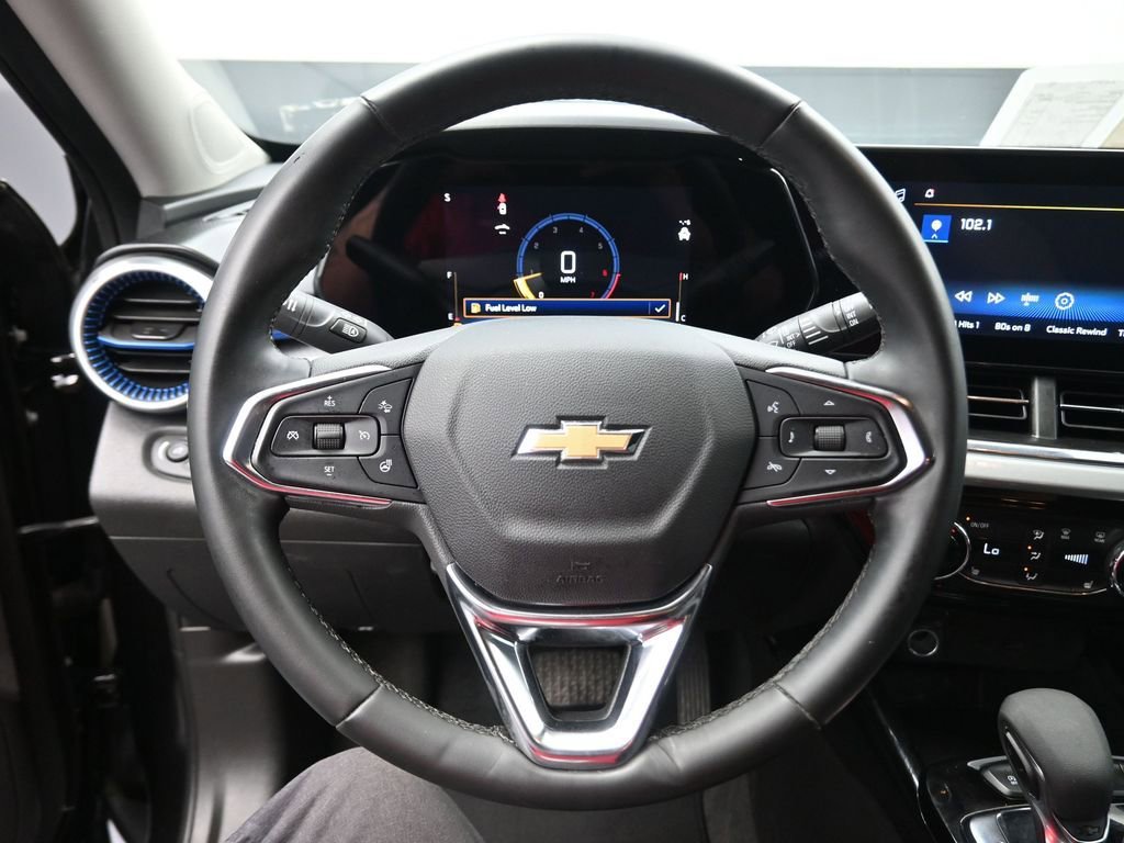 Used 2025 Chevrolet Trax LT w/ Driver Confidence Package image 6