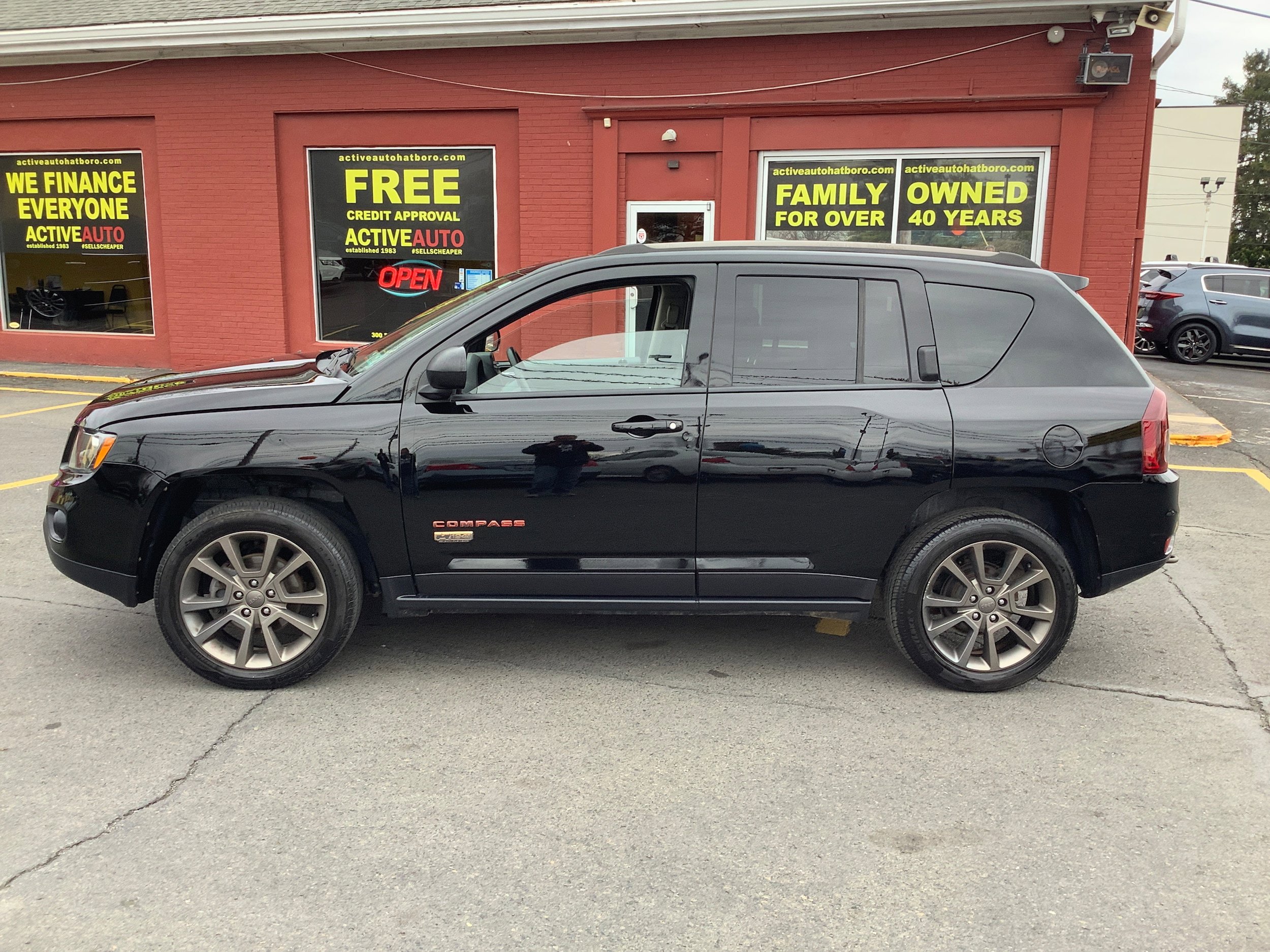 Used 2017 Jeep Compass 75th Anniversary w/ Power Value Group AWD/4WD image 4