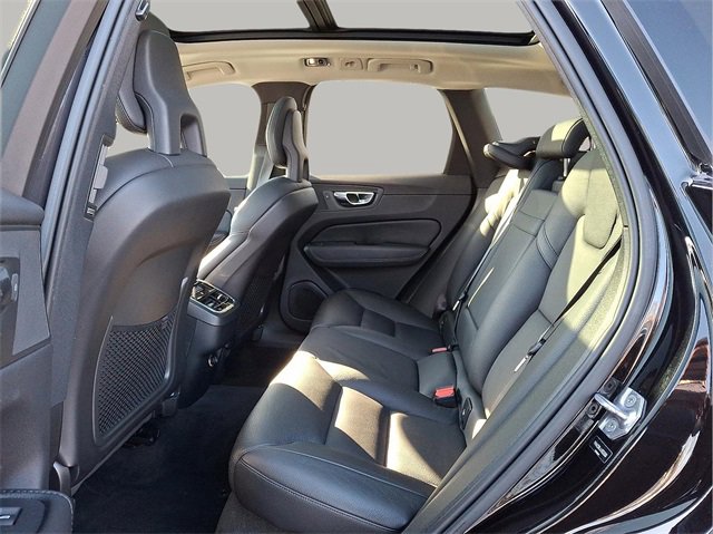 Used 2018 Volvo XC60 T6 Inscription w/ Convenience Package image 9