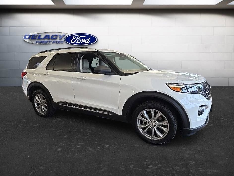 Used 2023 Ford Explorer XLT w/ Equipment Group 202A AWD/4WD image 8