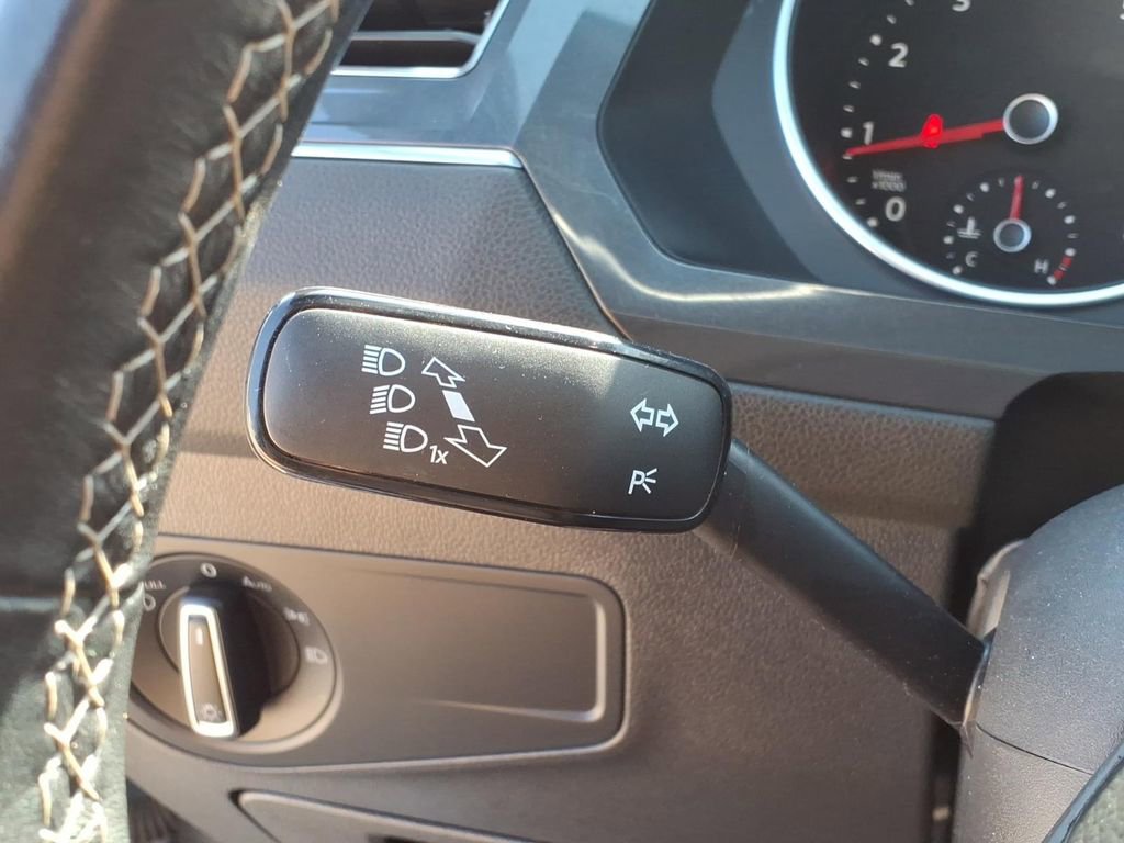 Used 2021 Volkswagen Tiguan SE R-Line image 26