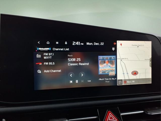 Used 2024 Kia Niro EX Touring image 19