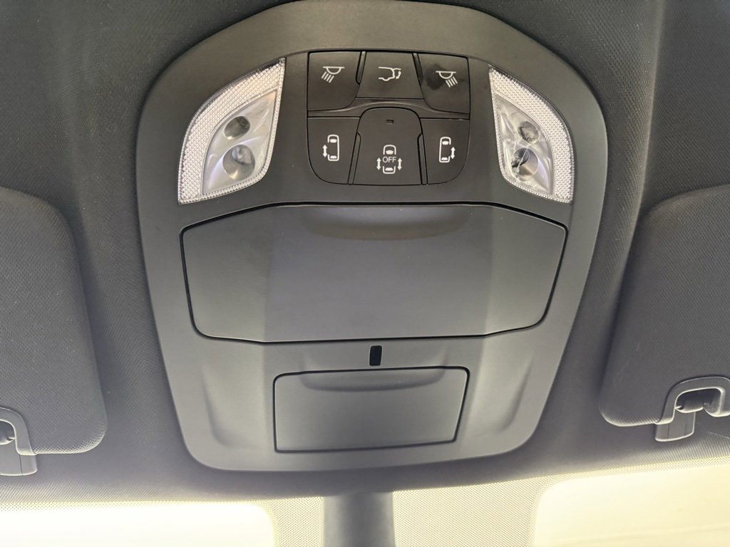 Used 2023 Chrysler Pacifica Touring image 38