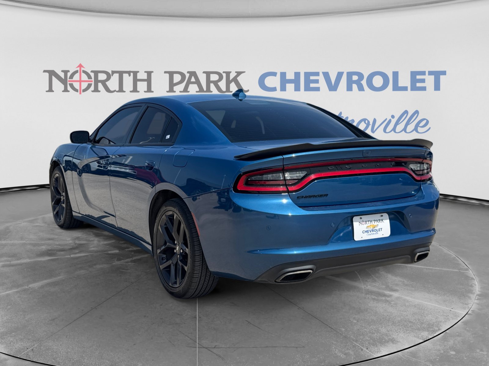 Used 2023 Dodge Charger SXT w/ Blacktop Package RWD image 7