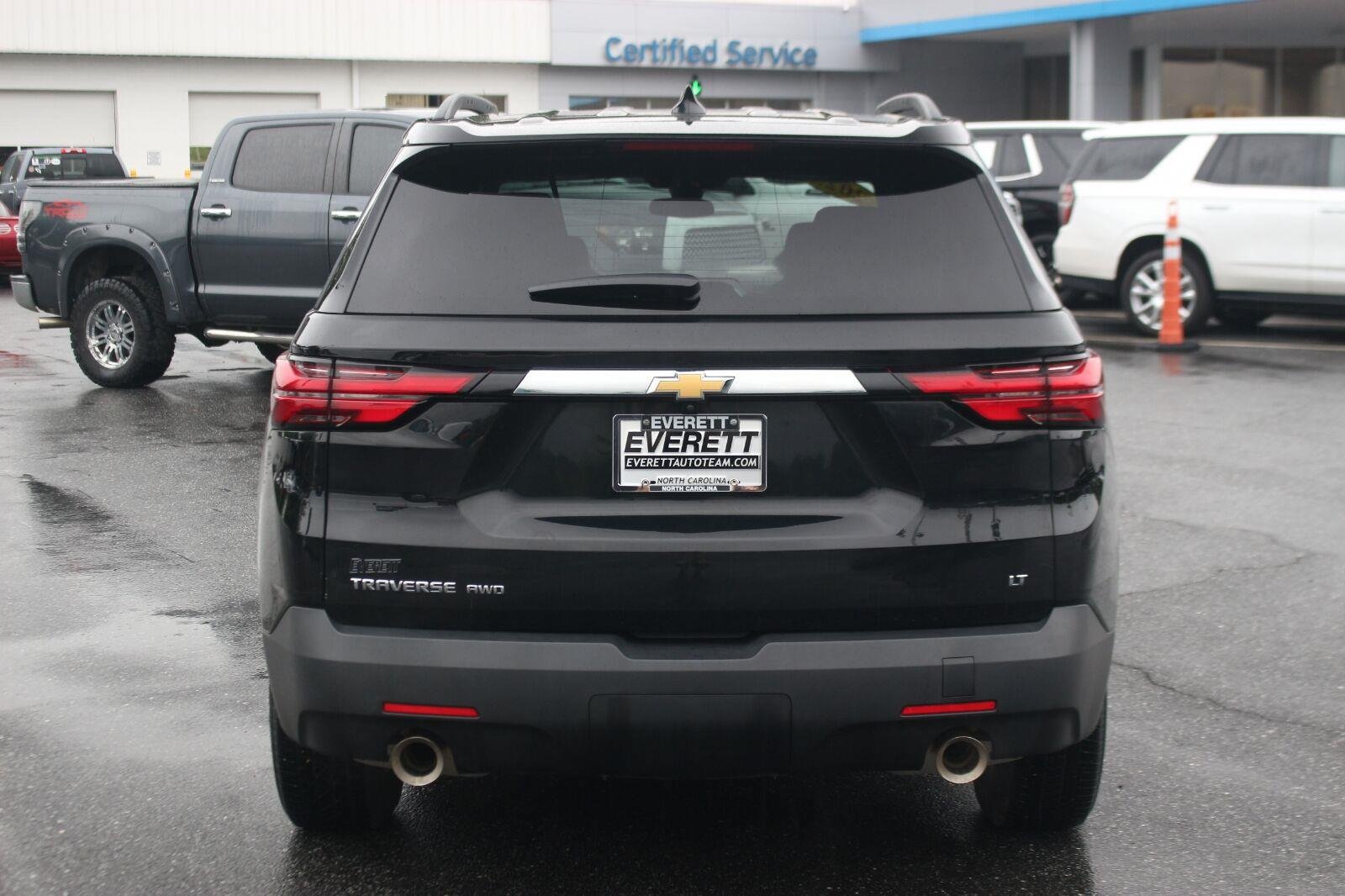 Used 2023 Chevrolet Traverse LT w/ LPO, Cargo Package AWD/4WD image 6